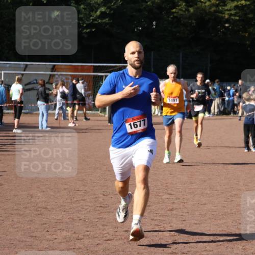 27.09.2026 - 35. Volkslauf durch das schöne Alstertal Strokosch-Dieckow http://msf.ph/oto/10585059 27.09.2026 11:48:29 Ziel 1491, 1677, 2438, 2980 meine-sportfotos.de