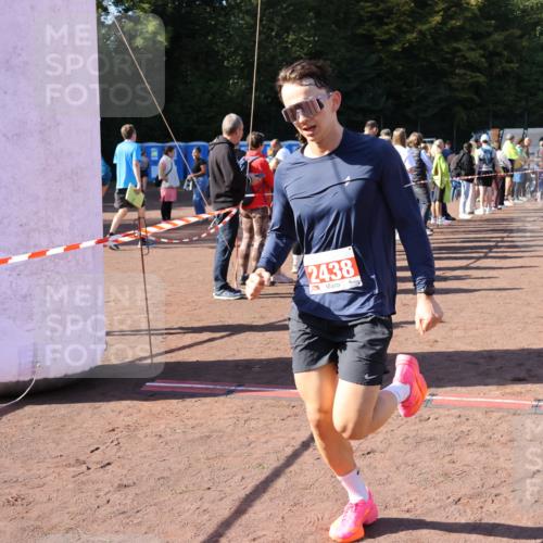 27.09.2026 - 35. Volkslauf durch das schöne Alstertal Strokosch-Dieckow http://msf.ph/oto/10585066 27.09.2026 11:48:26 Ziel 1491, 1677, 1701, 2438 meine-sportfotos.de