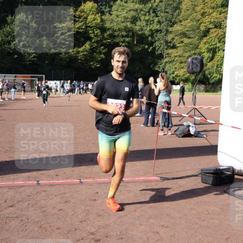 27.09.2026 - 35. Volkslauf durch das schöne Alstertal Strokosch-Dieckow http://msf.ph/oto/10585067 27.09.2026 11:49:53 Ziel 2033, 2422, 3156, 3223, 3238 meine-sportfotos.de