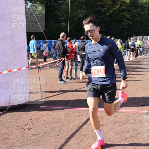 27.09.2026 - 35. Volkslauf durch das schöne Alstertal Strokosch-Dieckow http://msf.ph/oto/10585068 27.09.2026 11:48:26 Ziel 1491, 1677, 1701, 2438 meine-sportfotos.de