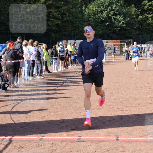 27.09.2026 - 35. Volkslauf durch das schöne Alstertal Strokosch-Dieckow http://msf.ph/oto/10585073 27.09.2026 11:48:25 Ziel 1491, 1677, 1701, 2438 meine-sportfotos.de