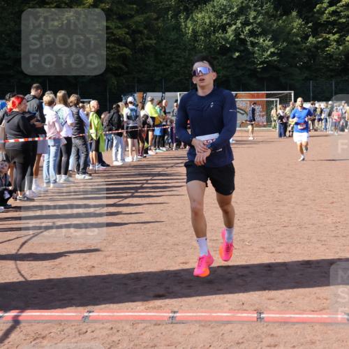 27.09.2026 - 35. Volkslauf durch das schöne Alstertal Strokosch-Dieckow http://msf.ph/oto/10585075 27.09.2026 11:48:25 Ziel 1491, 1677, 1701, 2438 meine-sportfotos.de