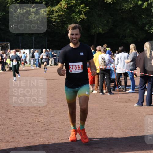 27.09.2026 - 35. Volkslauf durch das schöne Alstertal Strokosch-Dieckow http://msf.ph/oto/10585082 27.09.2026 11:49:52 Ziel 2033, 2422, 3156, 3223 meine-sportfotos.de