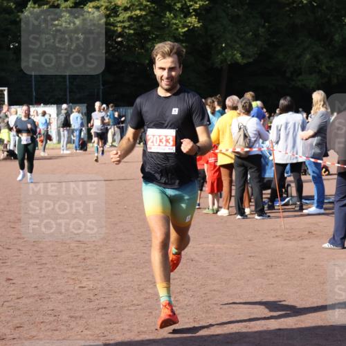 27.09.2026 - 35. Volkslauf durch das schöne Alstertal Strokosch-Dieckow http://msf.ph/oto/10585089 27.09.2026 11:49:52 Ziel 2033, 2422, 3156, 3223 meine-sportfotos.de