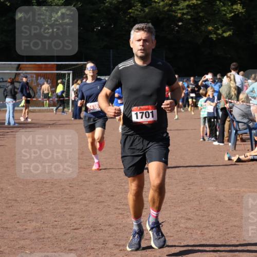27.09.2026 - 35. Volkslauf durch das schöne Alstertal Strokosch-Dieckow http://msf.ph/oto/10585090 27.09.2026 11:48:23 Ziel 1677, 1701, 2438 meine-sportfotos.de
