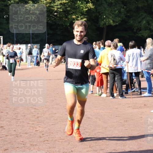 27.09.2026 - 35. Volkslauf durch das schöne Alstertal Strokosch-Dieckow http://msf.ph/oto/10585094 27.09.2026 11:49:52 Ziel 2033, 2422, 3156, 3223 meine-sportfotos.de