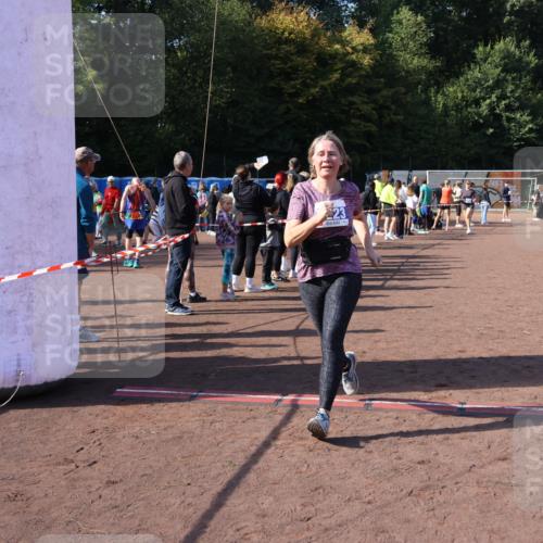 27.09.2026 - 35. Volkslauf durch das schöne Alstertal Strokosch-Dieckow http://msf.ph/oto/10585101 27.09.2026 11:49:50 Ziel 1506, 2033, 3223 meine-sportfotos.de