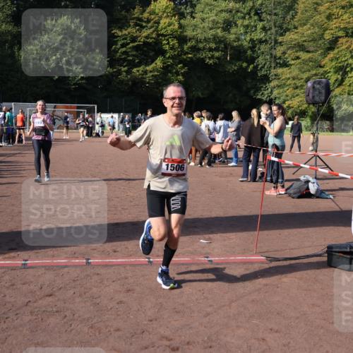 27.09.2026 - 35. Volkslauf durch das schöne Alstertal Strokosch-Dieckow http://msf.ph/oto/10585116 27.09.2026 11:49:48 Ziel 1506, 2033, 3223 meine-sportfotos.de