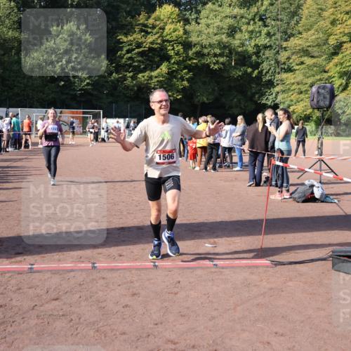 27.09.2026 - 35. Volkslauf durch das schöne Alstertal Strokosch-Dieckow http://msf.ph/oto/10585125 27.09.2026 11:49:47 Ziel 1506, 2033, 3223 meine-sportfotos.de