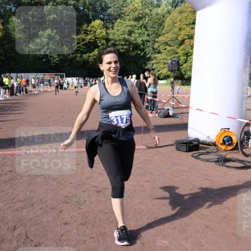 27.09.2026 - 35. Volkslauf durch das schöne Alstertal Strokosch-Dieckow http://msf.ph/oto/10585139 27.09.2026 11:49:41 Ziel 1506, 3175, 3223 meine-sportfotos.de