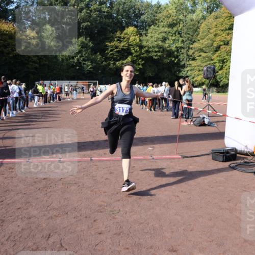 27.09.2026 - 35. Volkslauf durch das schöne Alstertal Strokosch-Dieckow http://msf.ph/oto/10585155 27.09.2026 11:49:41 Ziel 1506, 3175, 3223 meine-sportfotos.de