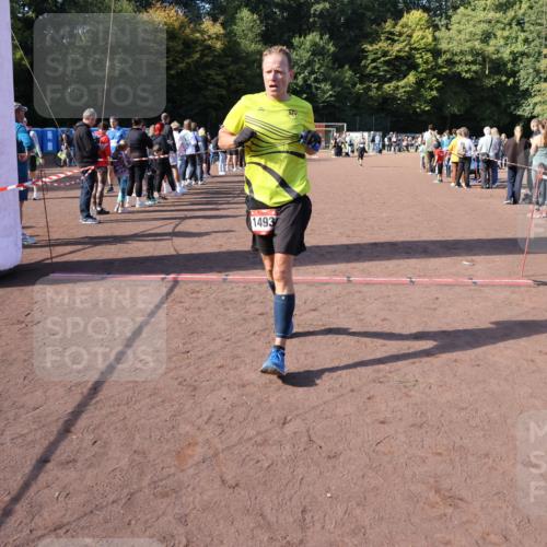 27.09.2026 - 35. Volkslauf durch das schöne Alstertal Strokosch-Dieckow http://msf.ph/oto/10585181 27.09.2026 11:49:33 Ziel 1487, 1493, 2363, 3175 meine-sportfotos.de