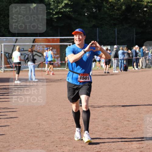 27.09.2026 - 35. Volkslauf durch das schöne Alstertal Strokosch-Dieckow http://msf.ph/oto/10585182 27.09.2026 11:47:49 Ziel 1479, 1501 meine-sportfotos.de