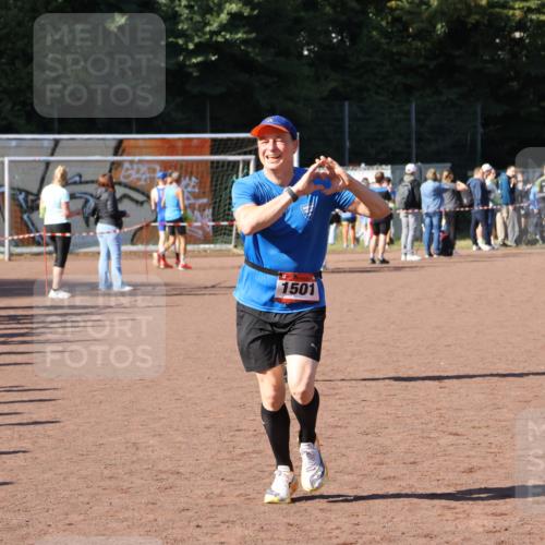 27.09.2026 - 35. Volkslauf durch das schöne Alstertal Strokosch-Dieckow http://msf.ph/oto/10585183 27.09.2026 11:47:49 Ziel 1479, 1501 meine-sportfotos.de