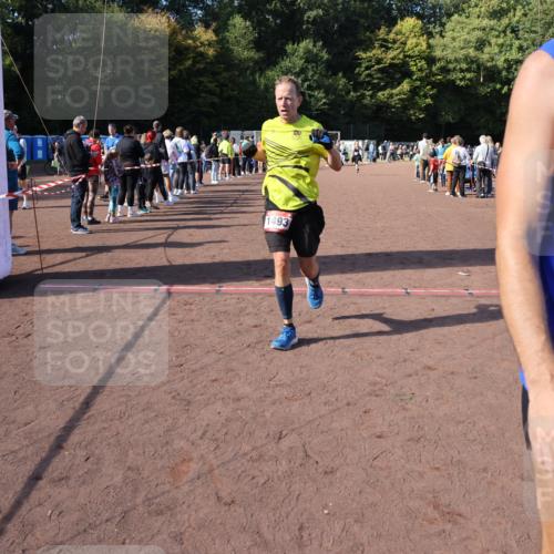 27.09.2026 - 35. Volkslauf durch das schöne Alstertal Strokosch-Dieckow http://msf.ph/oto/10585191 27.09.2026 11:49:33 Ziel 1487, 1493, 2363, 3175 meine-sportfotos.de