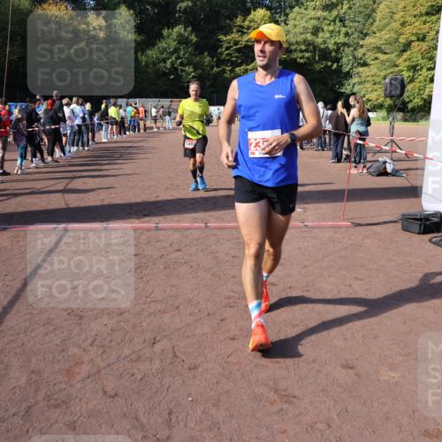 27.09.2026 - 35. Volkslauf durch das schöne Alstertal Strokosch-Dieckow http://msf.ph/oto/10585211 27.09.2026 11:49:32 Ziel 1487, 1493, 2363, 3175, 3248 meine-sportfotos.de