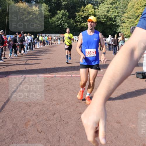 27.09.2026 - 35. Volkslauf durch das schöne Alstertal Strokosch-Dieckow http://msf.ph/oto/10585219 27.09.2026 11:49:32 Ziel 1487, 1493, 2363, 3175, 3248 meine-sportfotos.de