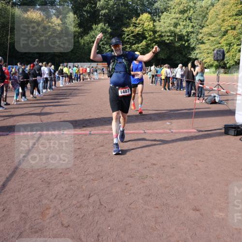 27.09.2026 - 35. Volkslauf durch das schöne Alstertal Strokosch-Dieckow http://msf.ph/oto/10585232 27.09.2026 11:49:30 Ziel 1009, 1487, 1493, 2363, 3248 meine-sportfotos.de