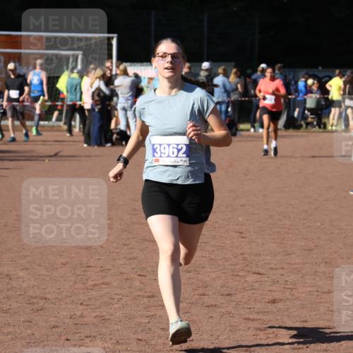 27.09.2026 - 35. Volkslauf durch das schöne Alstertal Strokosch-Dieckow http://msf.ph/oto/10585238 27.09.2026 11:47:32 Ziel 3962 meine-sportfotos.de