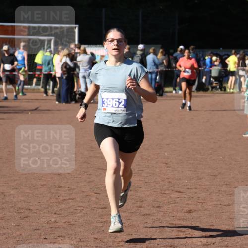 27.09.2026 - 35. Volkslauf durch das schöne Alstertal Strokosch-Dieckow http://msf.ph/oto/10585240 27.09.2026 11:47:32 Ziel 3962 meine-sportfotos.de