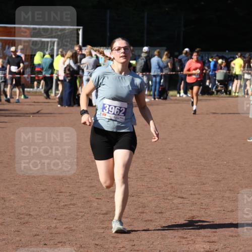 27.09.2026 - 35. Volkslauf durch das schöne Alstertal Strokosch-Dieckow http://msf.ph/oto/10585245 27.09.2026 11:47:32 Ziel 3962 meine-sportfotos.de