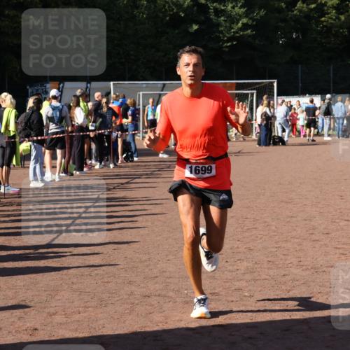 27.09.2026 - 35. Volkslauf durch das schöne Alstertal Strokosch-Dieckow http://msf.ph/oto/10585266 27.09.2026 11:47:19 Ziel 1511, 1699 meine-sportfotos.de