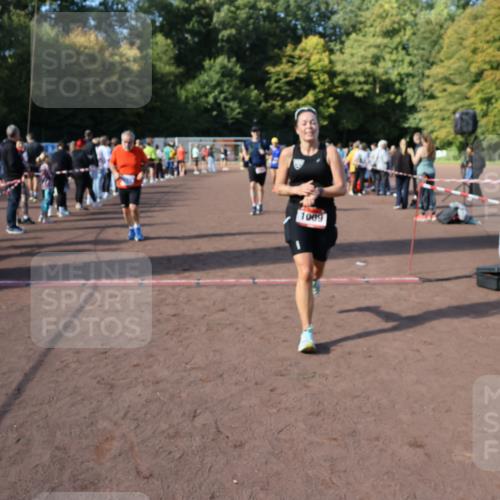 27.09.2026 - 35. Volkslauf durch das schöne Alstertal Strokosch-Dieckow http://msf.ph/oto/10585269 27.09.2026 11:49:27 Ziel 1009, 1475, 1487, 1493, 2363, 3248 meine-sportfotos.de