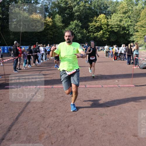 27.09.2026 - 35. Volkslauf durch das schöne Alstertal Strokosch-Dieckow http://msf.ph/oto/10585282 27.09.2026 11:49:26 Ziel 1009, 1475, 1487, 1493, 2363, 3248 meine-sportfotos.de