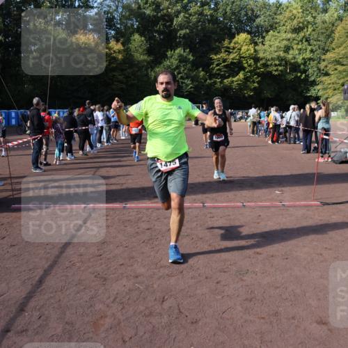 27.09.2026 - 35. Volkslauf durch das schöne Alstertal Strokosch-Dieckow http://msf.ph/oto/10585284 27.09.2026 11:49:26 Ziel 1009, 1475, 1487, 1493, 2363, 3248 meine-sportfotos.de