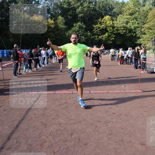 27.09.2026 - 35. Volkslauf durch das schöne Alstertal Strokosch-Dieckow http://msf.ph/oto/10585288 27.09.2026 11:49:26 Ziel 1009, 1475, 1487, 1493, 2363, 3248 meine-sportfotos.de