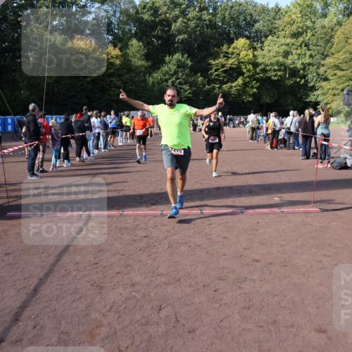 27.09.2026 - 35. Volkslauf durch das schöne Alstertal Strokosch-Dieckow http://msf.ph/oto/10585297 27.09.2026 11:49:25 Ziel 1009, 1475, 1487, 1493, 2363, 3248 meine-sportfotos.de
