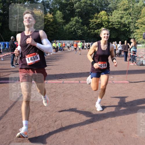 27.09.2026 - 35. Volkslauf durch das schöne Alstertal Strokosch-Dieckow http://msf.ph/oto/10585310 27.09.2026 11:49:21 Ziel 1009, 1018, 1455, 1475, 1487, 1503, 3248 meine-sportfotos.de
