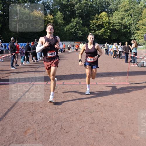 27.09.2026 - 35. Volkslauf durch das schöne Alstertal Strokosch-Dieckow http://msf.ph/oto/10585320 27.09.2026 11:49:20 Ziel 1009, 1018, 1455, 1475, 1503, 2982, 3248 meine-sportfotos.de