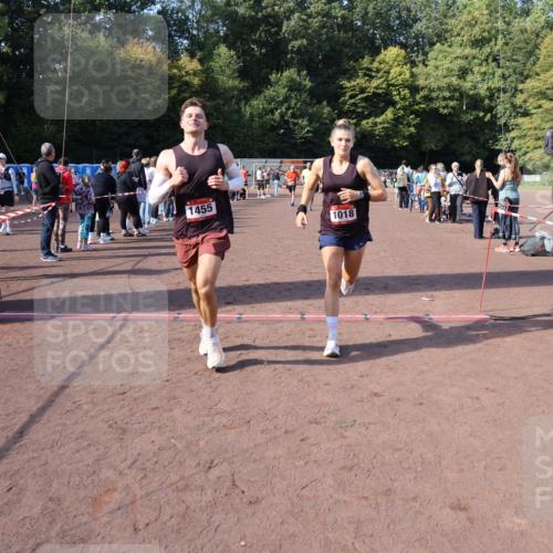 27.09.2026 - 35. Volkslauf durch das schöne Alstertal Strokosch-Dieckow http://msf.ph/oto/10585323 27.09.2026 11:49:20 Ziel 1009, 1018, 1455, 1475, 1503, 2982, 3248 meine-sportfotos.de