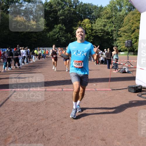 27.09.2026 - 35. Volkslauf durch das schöne Alstertal Strokosch-Dieckow http://msf.ph/oto/10585333 27.09.2026 11:49:19 Ziel 1009, 1018, 1455, 1475, 1503, 2982 meine-sportfotos.de