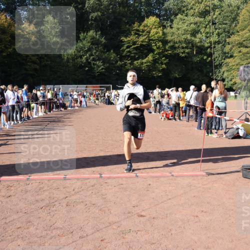 27.09.2026 - 35. Volkslauf durch das schöne Alstertal Strokosch-Dieckow http://msf.ph/oto/10585350 27.09.2026 11:46:59 Ziel 1010, 1734 meine-sportfotos.de