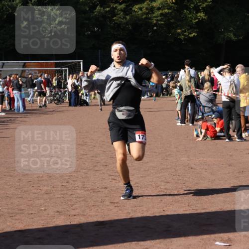 27.09.2026 - 35. Volkslauf durch das schöne Alstertal Strokosch-Dieckow http://msf.ph/oto/10585354 27.09.2026 11:46:59 Ziel 1010, 1734 meine-sportfotos.de