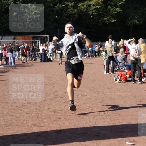 27.09.2026 - 35. Volkslauf durch das schöne Alstertal Strokosch-Dieckow http://msf.ph/oto/10585358 27.09.2026 11:46:59 Ziel 1010, 1734 meine-sportfotos.de