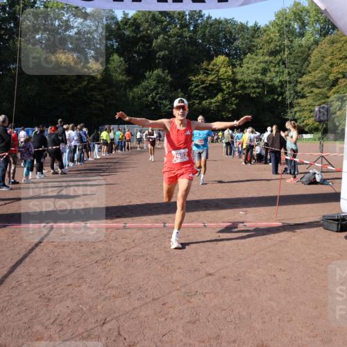 27.09.2026 - 35. Volkslauf durch das schöne Alstertal Strokosch-Dieckow http://msf.ph/oto/10585370 27.09.2026 11:49:16 Ziel 1018, 1455, 1503, 2982 meine-sportfotos.de