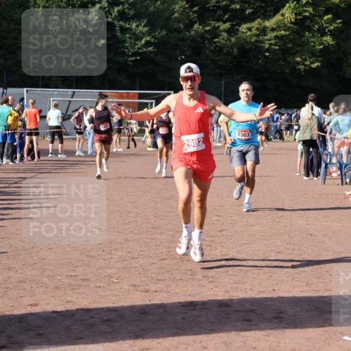 27.09.2026 - 35. Volkslauf durch das schöne Alstertal Strokosch-Dieckow http://msf.ph/oto/10585379 27.09.2026 11:49:15 Ziel 1018, 1455, 1503, 2982 meine-sportfotos.de