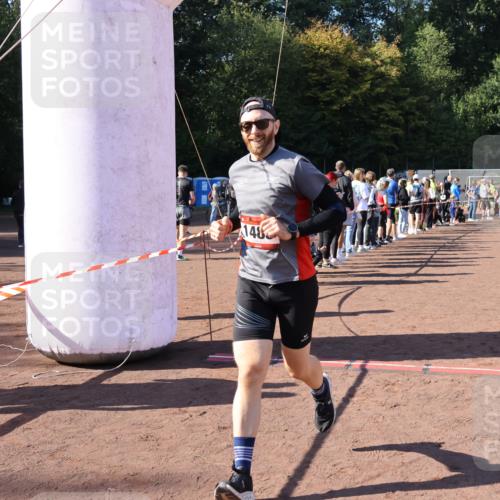 27.09.2026 - 35. Volkslauf durch das schöne Alstertal Strokosch-Dieckow http://msf.ph/oto/10585405 27.09.2026 11:46:45 Ziel 1485, 1505, 3161 meine-sportfotos.de