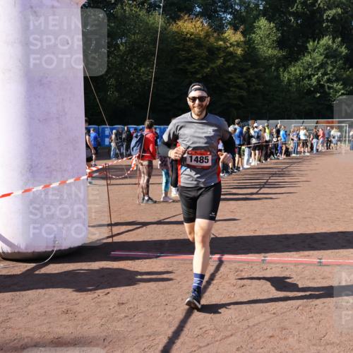 27.09.2026 - 35. Volkslauf durch das schöne Alstertal Strokosch-Dieckow http://msf.ph/oto/10585415 27.09.2026 11:46:45 Ziel 1485, 1505, 3161 meine-sportfotos.de