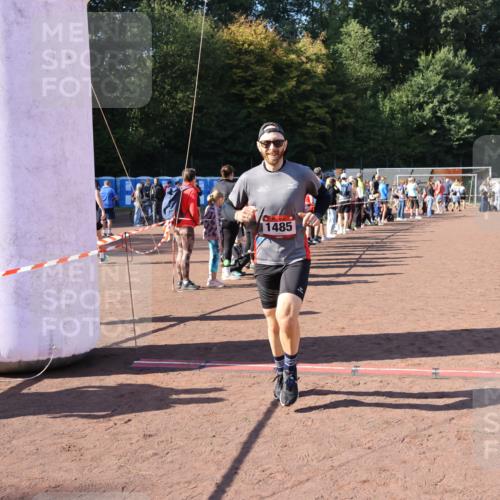 27.09.2026 - 35. Volkslauf durch das schöne Alstertal Strokosch-Dieckow http://msf.ph/oto/10585419 27.09.2026 11:46:44 Ziel 1485, 1505, 3161 meine-sportfotos.de