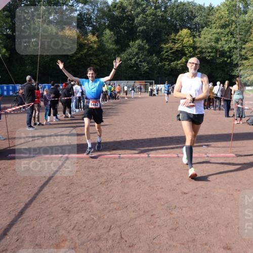 27.09.2026 - 35. Volkslauf durch das schöne Alstertal Strokosch-Dieckow http://msf.ph/oto/10585436 27.09.2026 11:49:03 Ziel 1462, 1482, 1484 meine-sportfotos.de