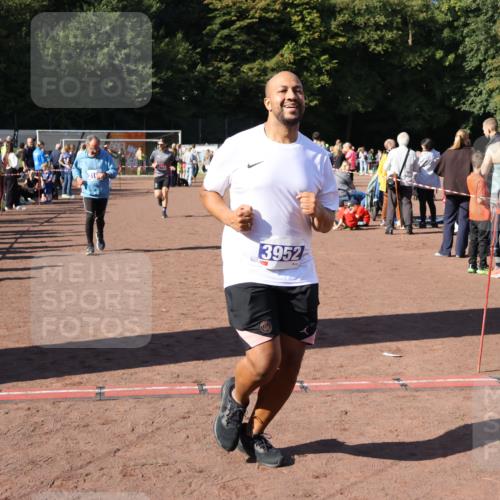27.09.2026 - 35. Volkslauf durch das schöne Alstertal Strokosch-Dieckow http://msf.ph/oto/10585439 27.09.2026 11:46:39 Ziel 1485, 3161, 3952 meine-sportfotos.de