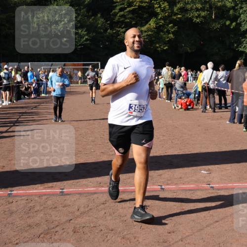 27.09.2026 - 35. Volkslauf durch das schöne Alstertal Strokosch-Dieckow http://msf.ph/oto/10585444 27.09.2026 11:46:39 Ziel 1485, 3161, 3952 meine-sportfotos.de