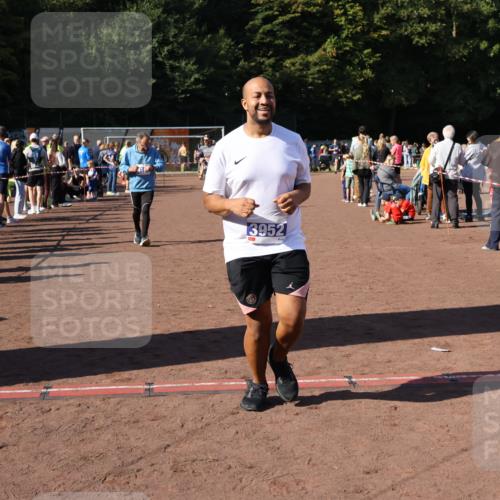 27.09.2026 - 35. Volkslauf durch das schöne Alstertal Strokosch-Dieckow http://msf.ph/oto/10585449 27.09.2026 11:46:38 Ziel 1485, 2215, 3070, 3073, 3161, 3952 meine-sportfotos.de