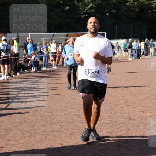 27.09.2026 - 35. Volkslauf durch das schöne Alstertal Strokosch-Dieckow http://msf.ph/oto/10585454 27.09.2026 11:46:37 Ziel 1485, 2215, 3070, 3073, 3161, 3952 meine-sportfotos.de