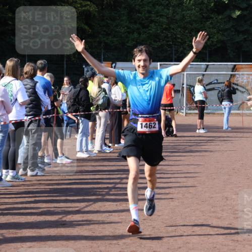 27.09.2026 - 35. Volkslauf durch das schöne Alstertal Strokosch-Dieckow http://msf.ph/oto/10585461 27.09.2026 11:49:02 Ziel 1462, 1482, 1484, 3362, 3998 meine-sportfotos.de