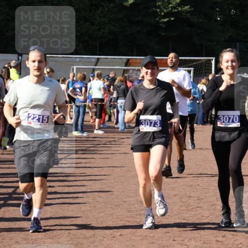 27.09.2026 - 35. Volkslauf durch das schöne Alstertal Strokosch-Dieckow http://msf.ph/oto/10585484 27.09.2026 11:46:32 Ziel 2215, 3070, 3073, 3952 meine-sportfotos.de